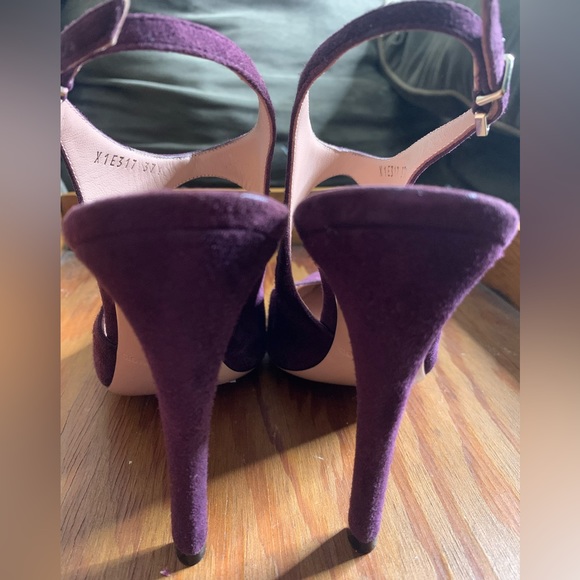 Giorgio Armani Purple Suede Pumps - Picture 4 of 9